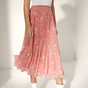Aritzia Wilfred Twirl Skirt